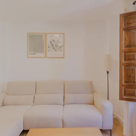 Leal 4 Apartment *