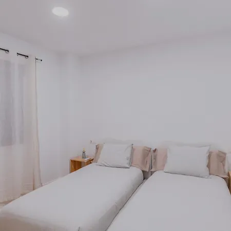 Leal 4 Apartment *
