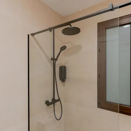Apartment Leal 4 *
